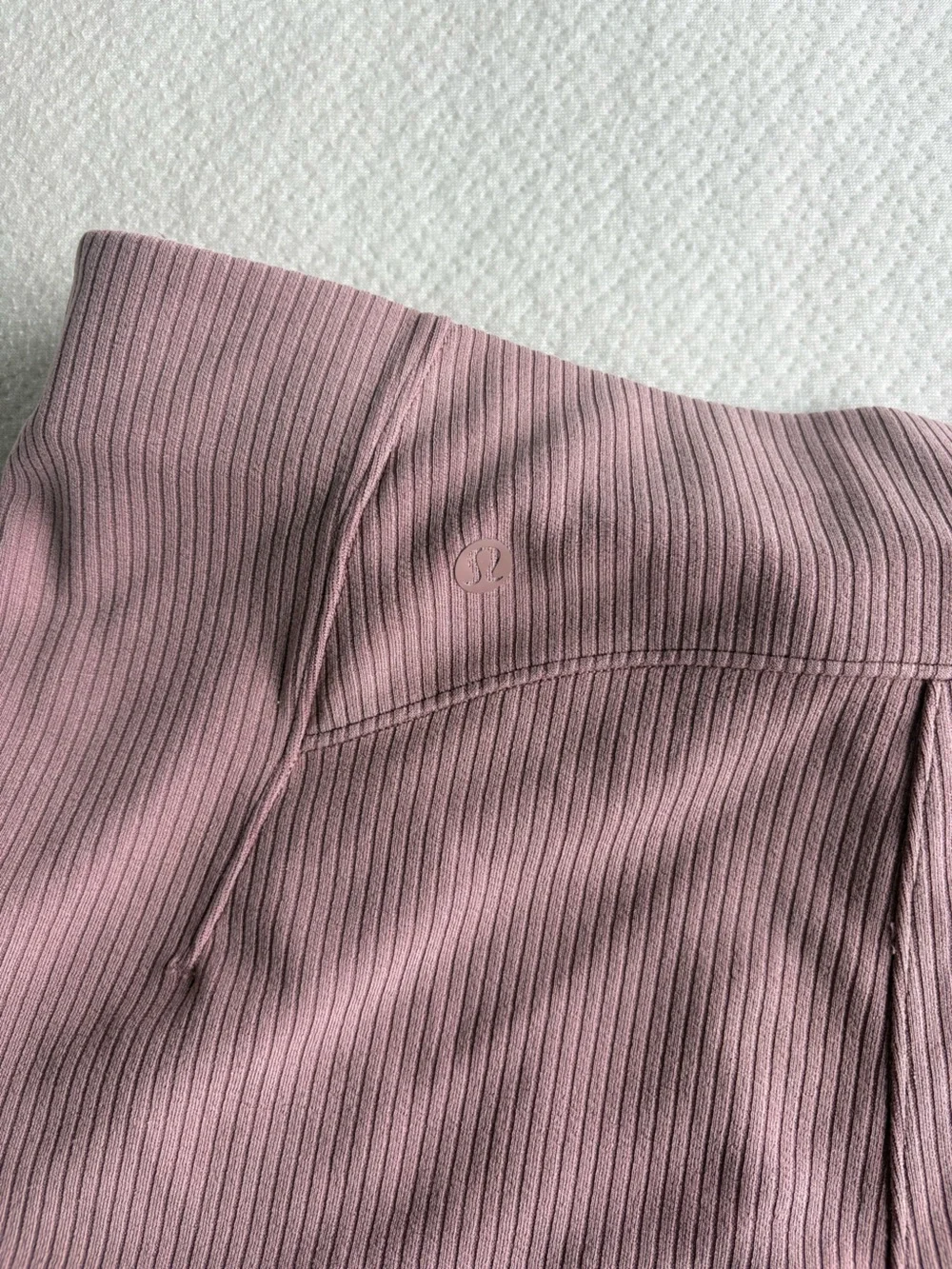 Lululemon - Women's Ribbed Mauve Shorts - Casual Everyday